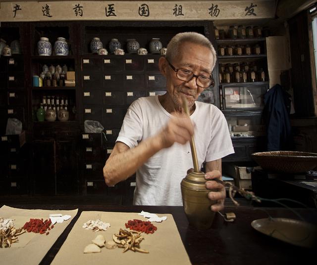 藏英草藥有什么功效_藥材藏陰成圖片_藏英成草藥有什么功效成藥材